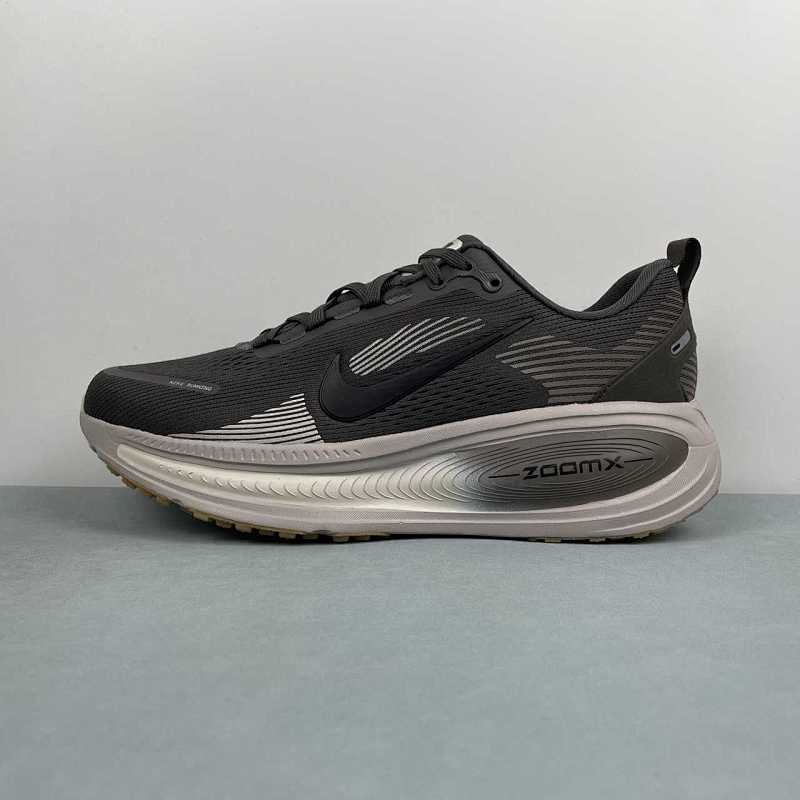 R Nike Zoom Vomero 18 HM6803-215 39 40 40 5 41 42 42 5 43 44 44 5 45